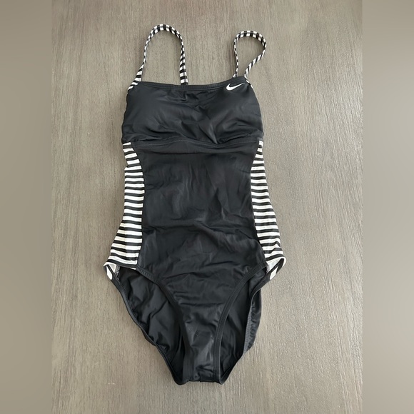 Nike Swimsuit - Picture 1 of 4